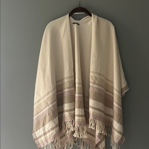 Abercrombie & Fitch Other - Abercrombie & Fitch Cream and Tan Fringe Shawl